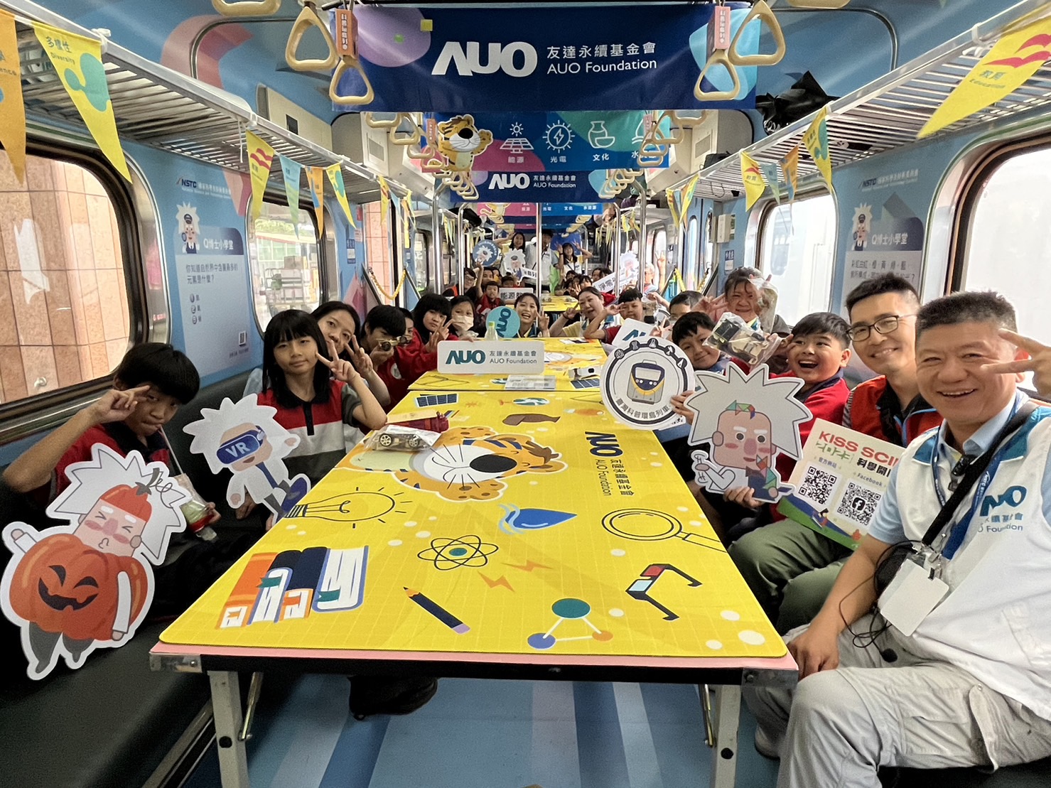 918博天堂永續基金會參與「臺灣科普環島列車」，設計基礎科學車廂課程，以「淨零碳排和永續能源」為主題，讓學生透過創意實驗認識淨零知識，以及思考生活中的減碳行為